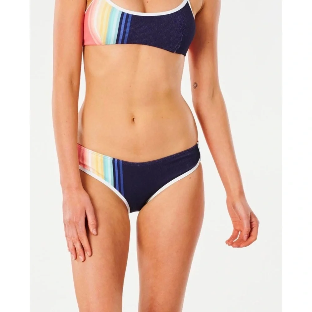 ☀️RIP CURL☀️ SAYULITA STRIPE CROP
SAYULITA STRIPE CHEEKY BIKINI SET - Picture 6 of 13